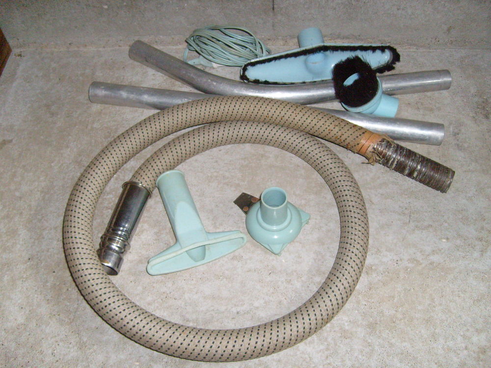 Bel Aspirateur rose et bleu CADILLAC ann&eacute;es 60 Electroménager