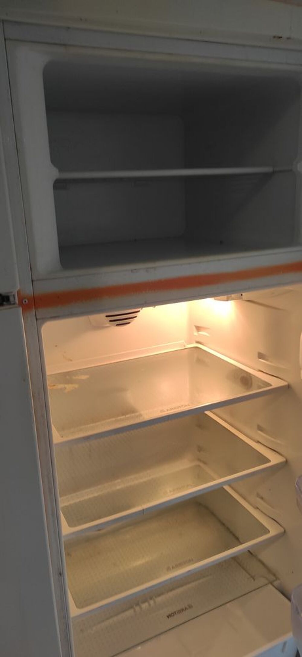 frigo qui marche
Cuisine