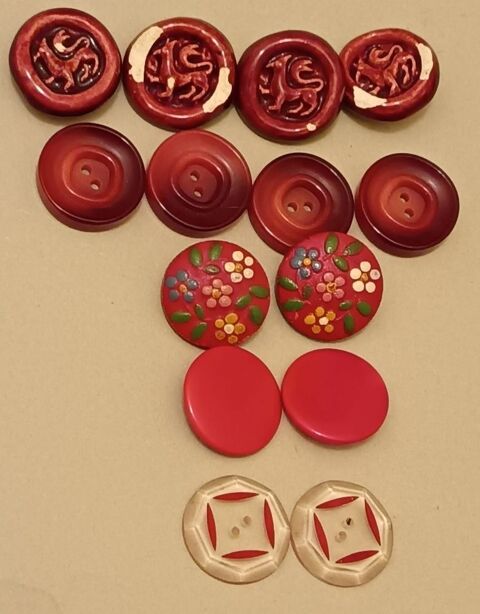 S�lection de 14 boutons vintage aux styles et mati�res vari� 24 Thonon-les-Bains (74)