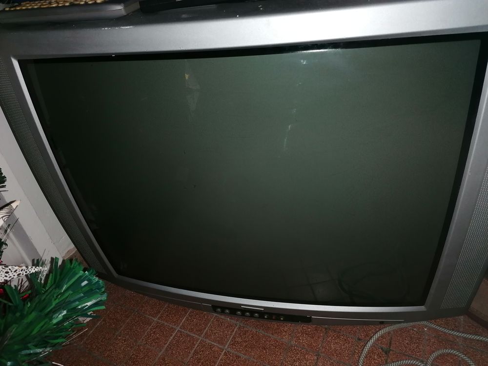  PLUSIEURS TELEVISIONS ANCIENNES (photos jointes)
Photos/Video/TV