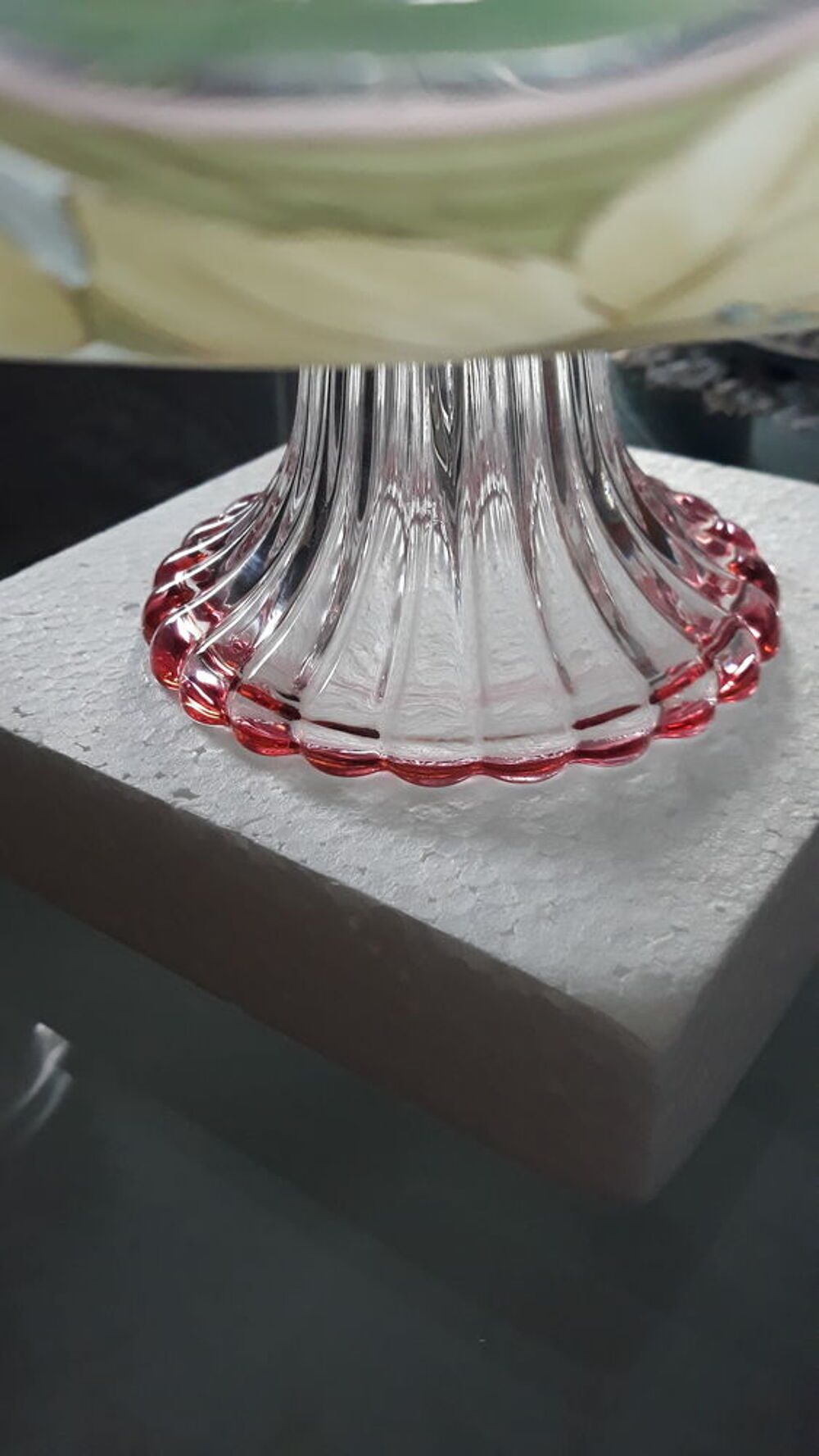 Plat sur pied d&eacute;cor&eacute; pour g&acirc;teaux Cuisine