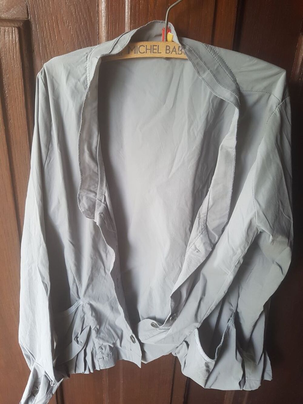 Top/veste gris(e) vintage de bonne qualit&eacute;
Vtements