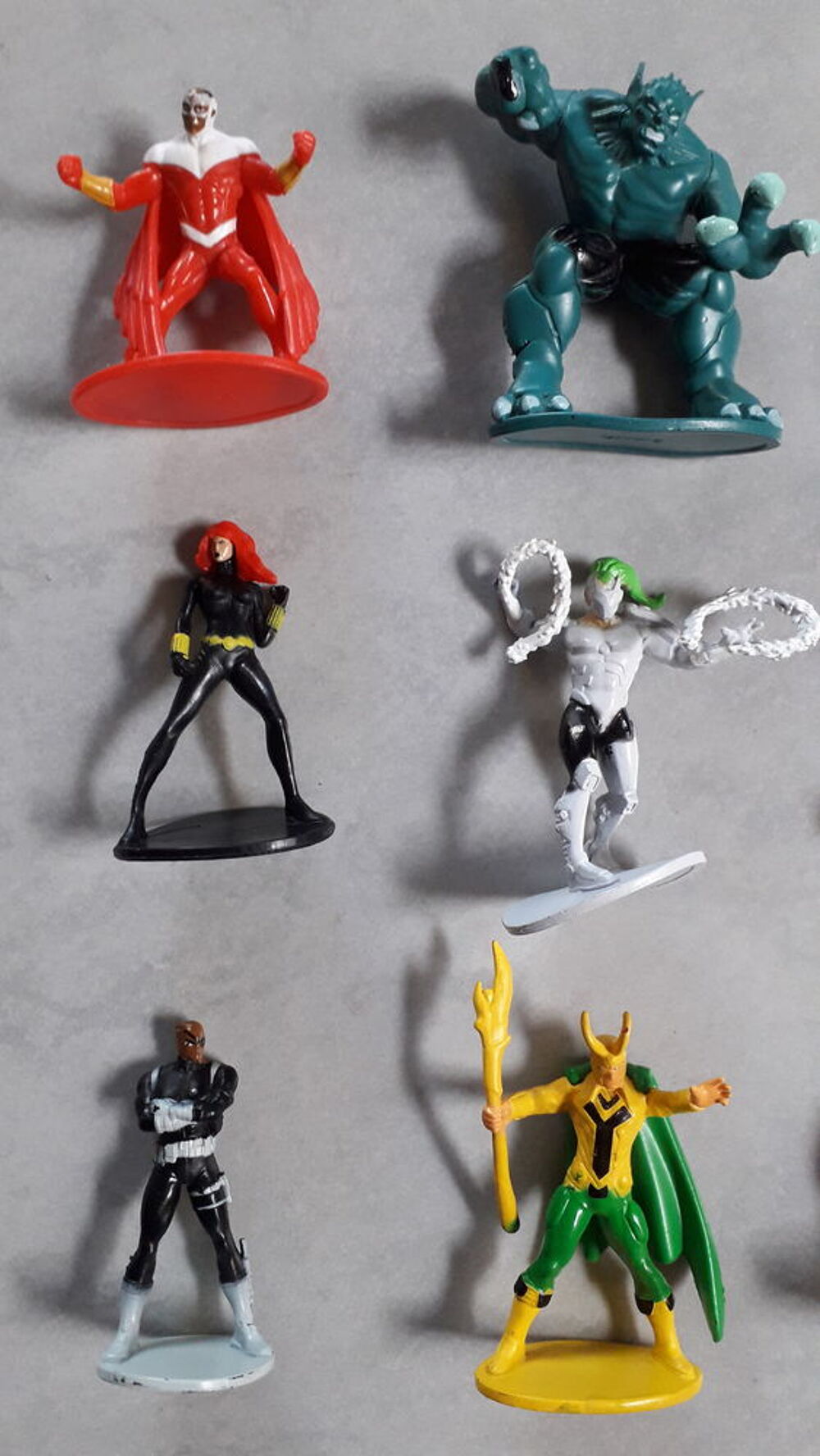 Lot de 12 figurines Marvel Jeux / jouets