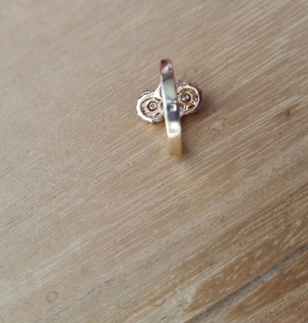 Tr&egrave;s jolie bague plaqu&eacute; or. Taille 56 Bijoux et montres