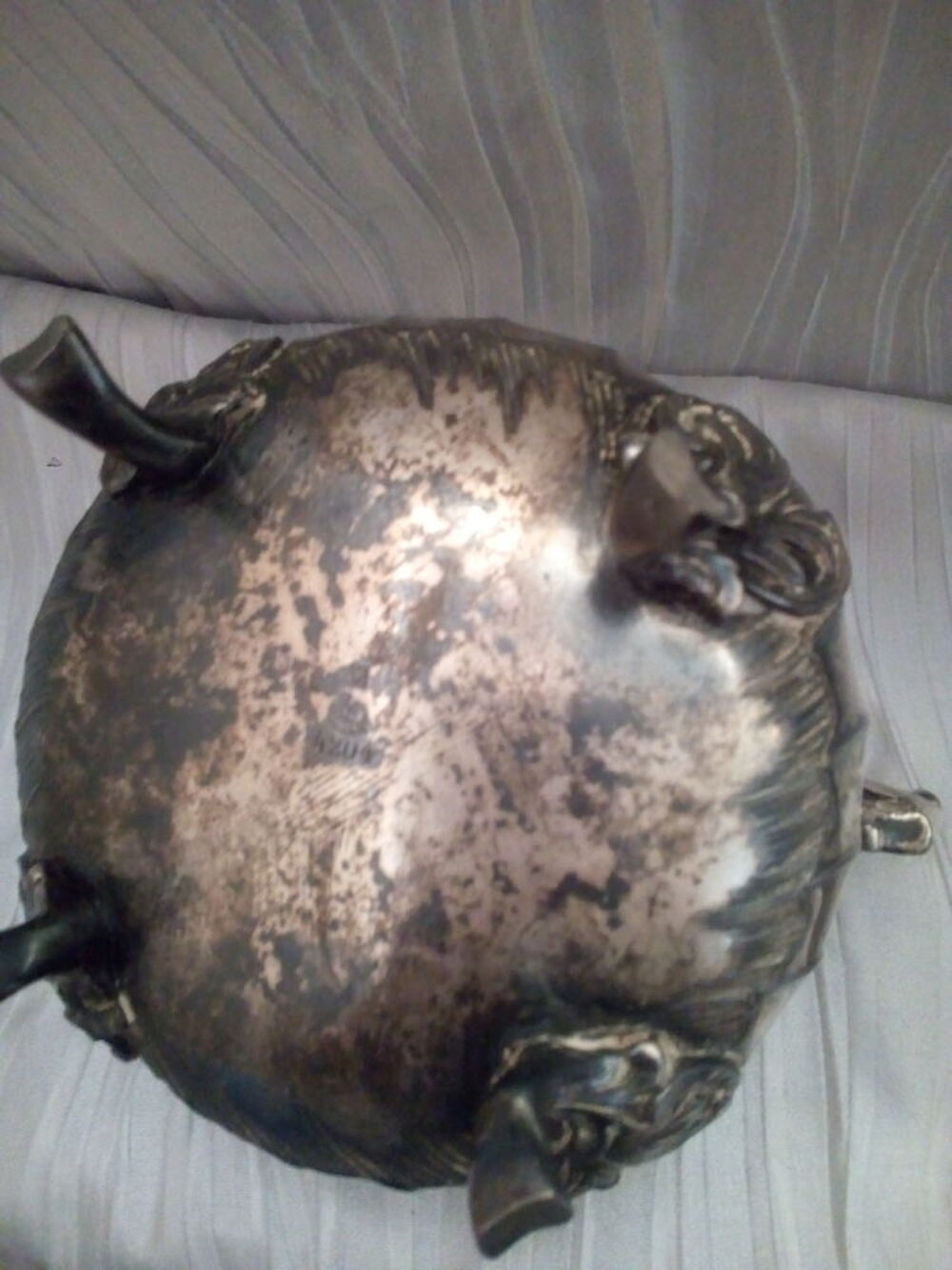 Sucrier ancien de style Louis XV en m&eacute;tal argent&eacute; 