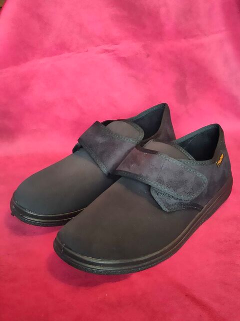 Chaussures+noires+pointure+44+neuves 15 Avermes (03)