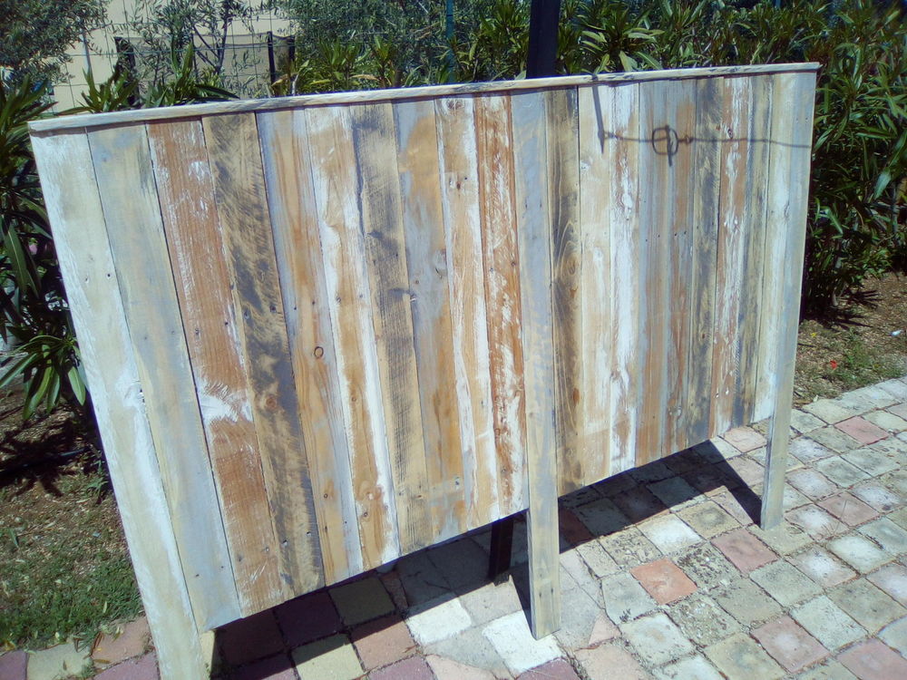 t&egrave;te de lit en bois de palettes Décoration