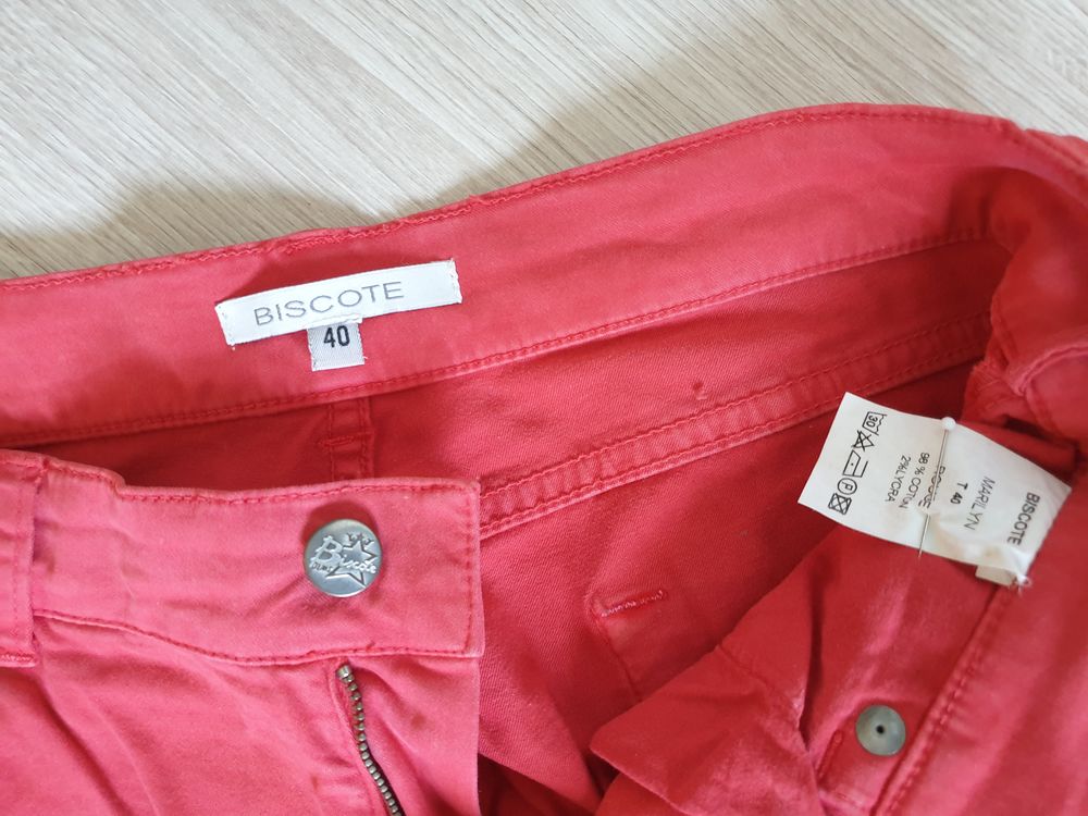Pantalon Jean Biscote rouge taille 40 Vtements