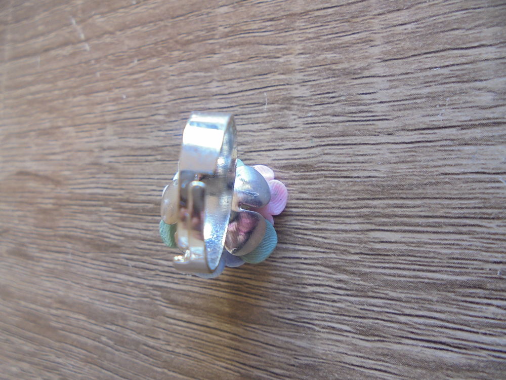 Bague fleurs (28b) Bijoux et montres
