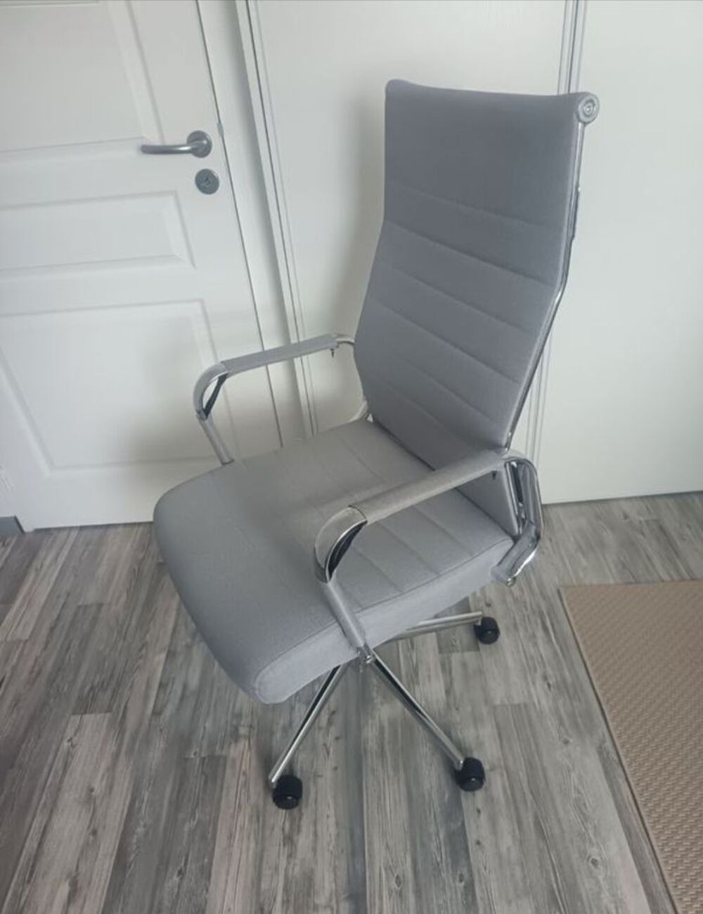 fauteuil de bureau comme neuf
Meubles
