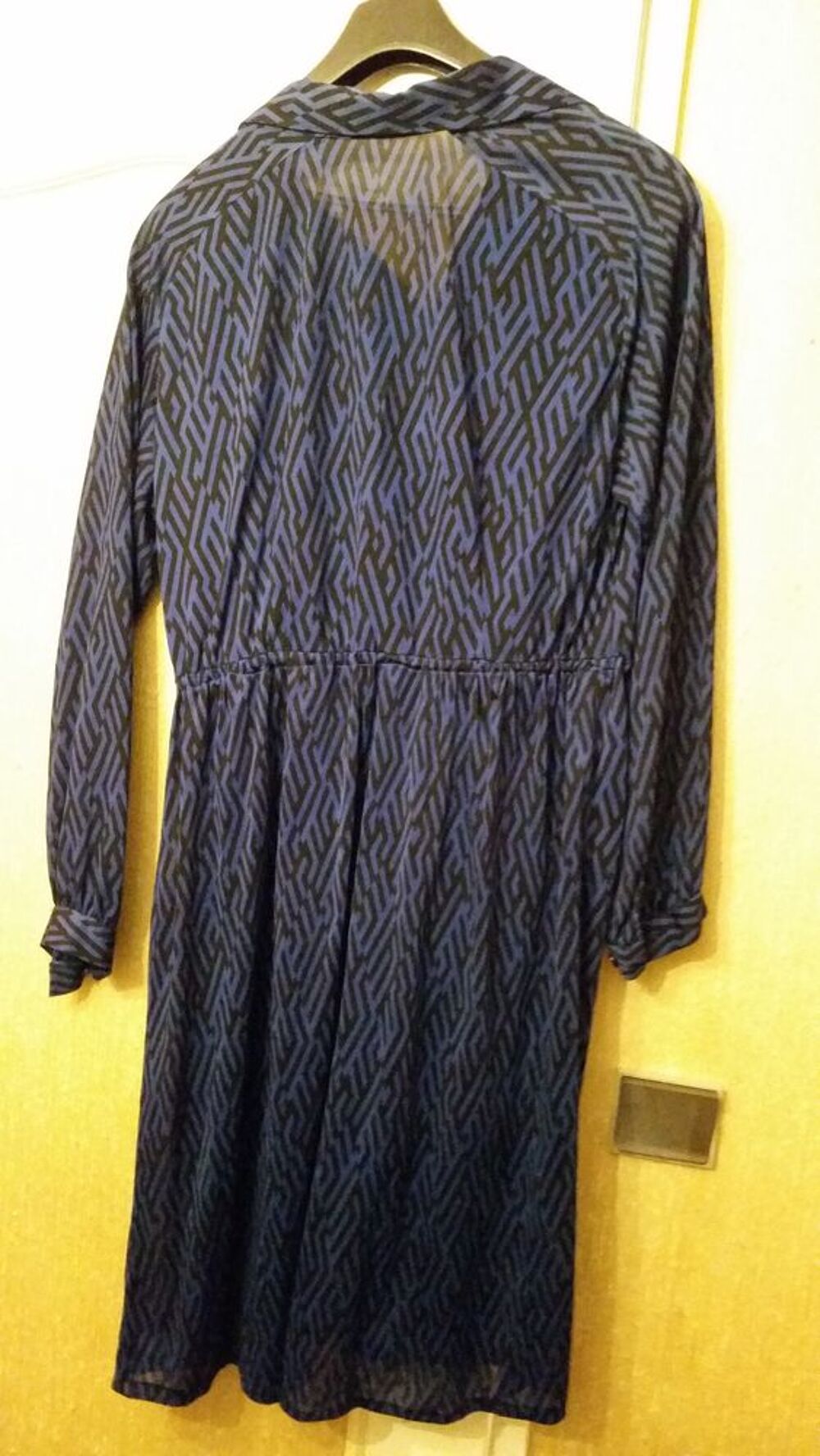 Robe en tissu fin Vêtements