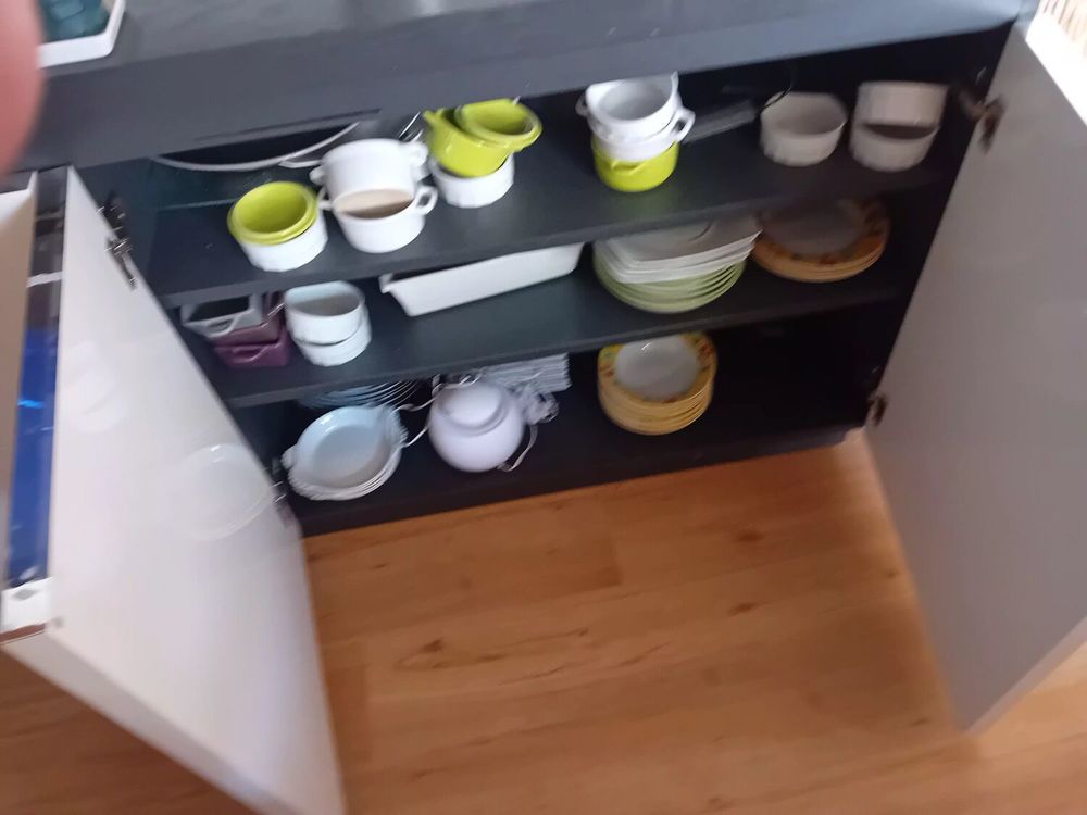 Buffet de salle &agrave; manger tr&egrave;s bon &eacute;tat 4 portes avec tiroir Meubles