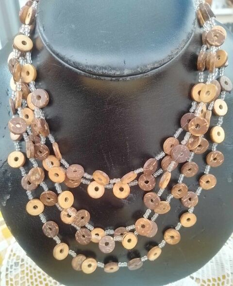 Collier Fantaisie 5 Rangs Perl�s dont forme   Boutons    5 La Fert�-Alais (91)