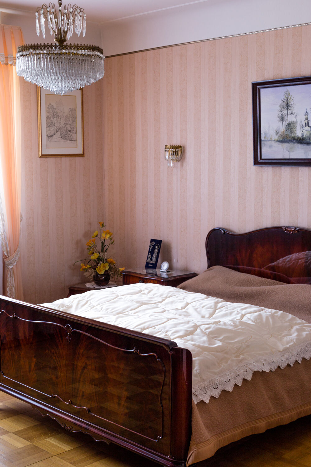 Chambre a coucher compl&egrave;te style Chippendale Meubles