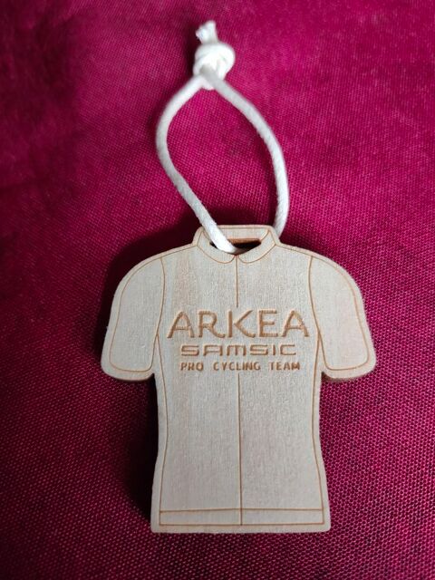 Attache clefs t-shirt arkea en bois neuf 2 Avermes (03)