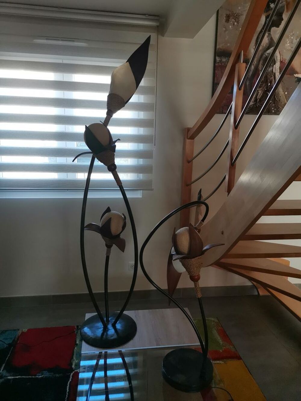Lampadaire et lampe &agrave; poser.
Décoration