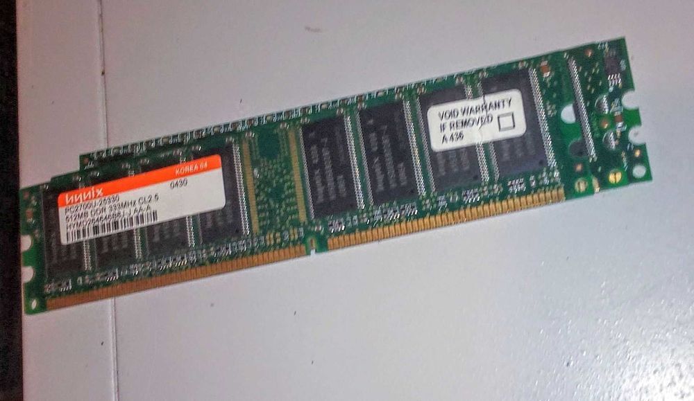 deux m&eacute;moire DDR 256mo pc2700. ou 3200 Matériel informatique