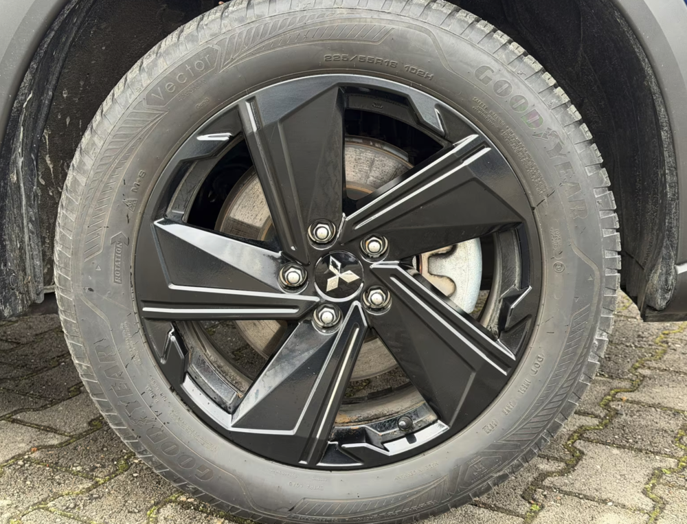 Eclipse Cross 2.4 MIVEC PHEV Twin Motor 4WD BLACK Collection (5 CV) 2024 occasion 59000 Lille