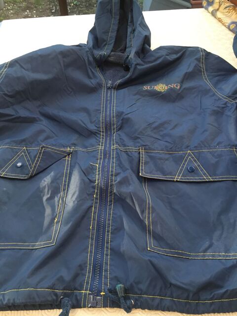 BLOUSON IMPERMEABLE BLEU  14/16 ANS DOUBLE 12 Saint-Genis-Laval (69)