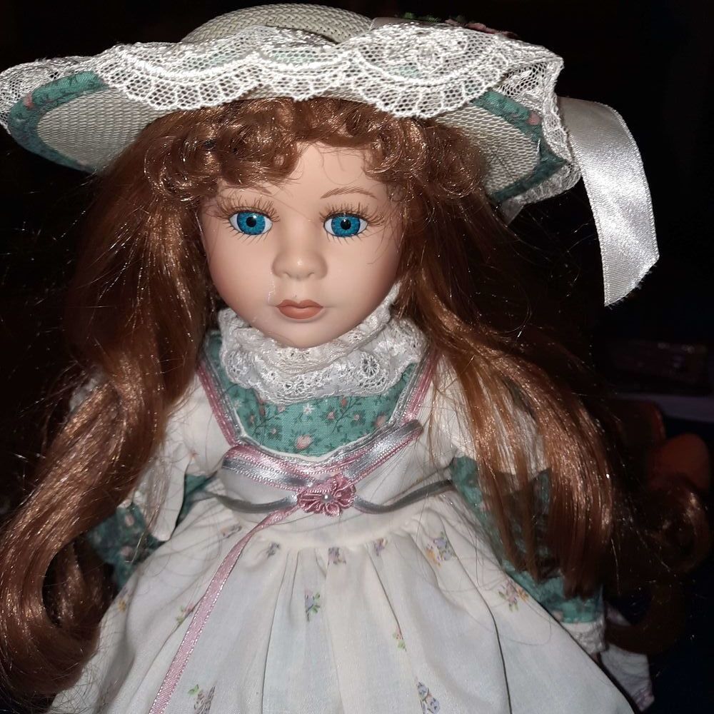 poup&eacute;e porcelaine 