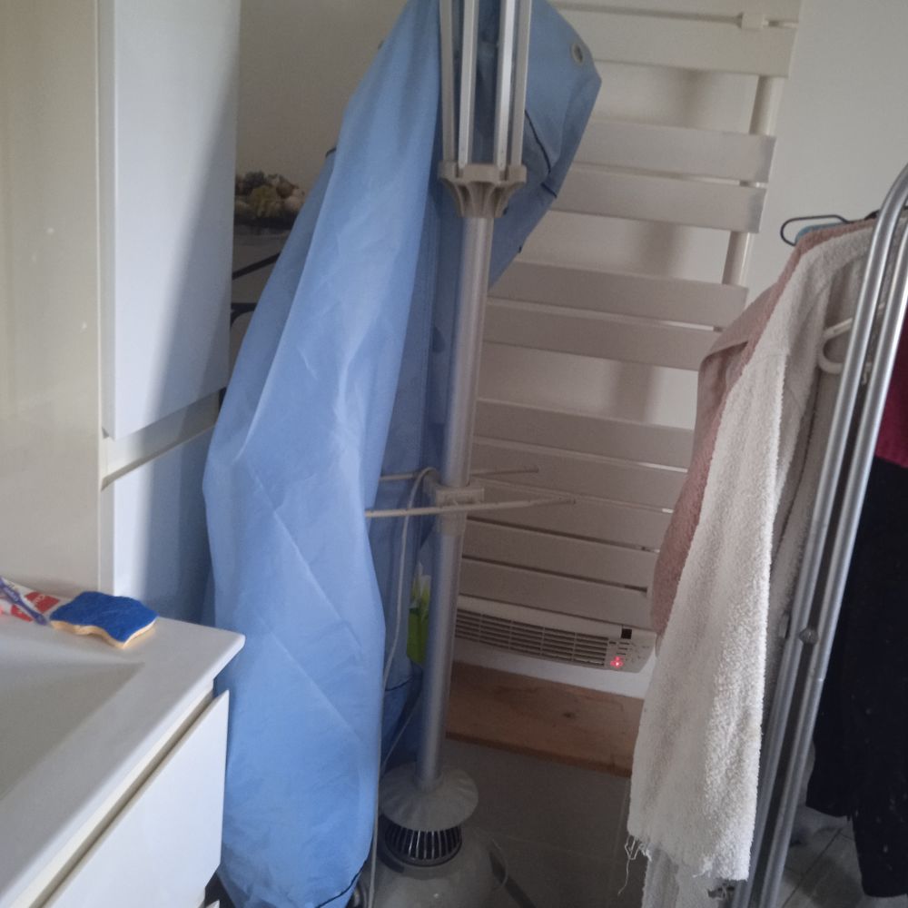 Sechoir &agrave; linge soufflant electrique avec housse Electroménager
