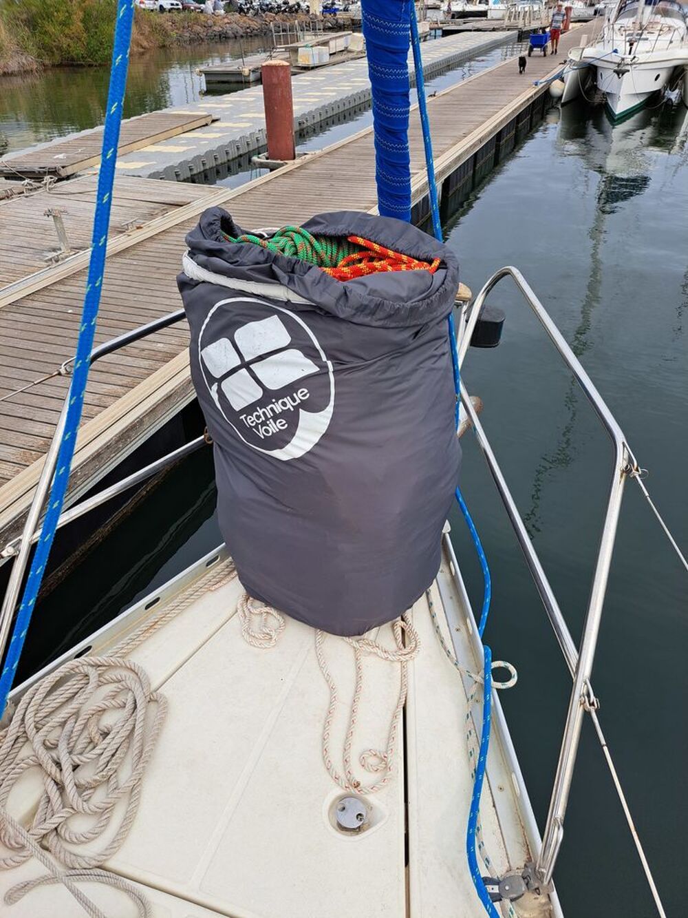Tr&egrave;s beau Spinnaker tri radial avec sa chemise Sports