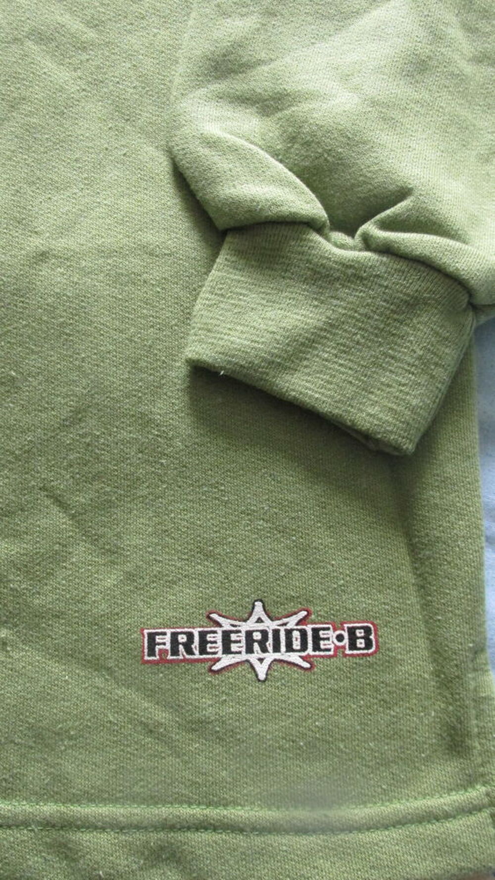 3 pulls molletonn&eacute;s col rond diverses couleurs 16 ANS Vêtements enfants