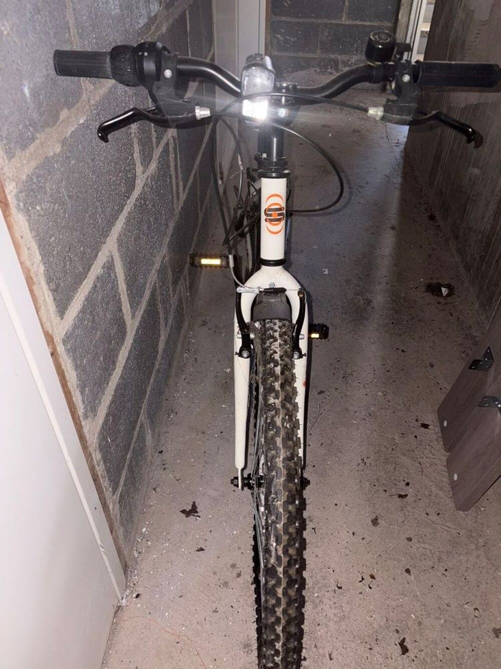 v&eacute;lo solar blanc Vélos