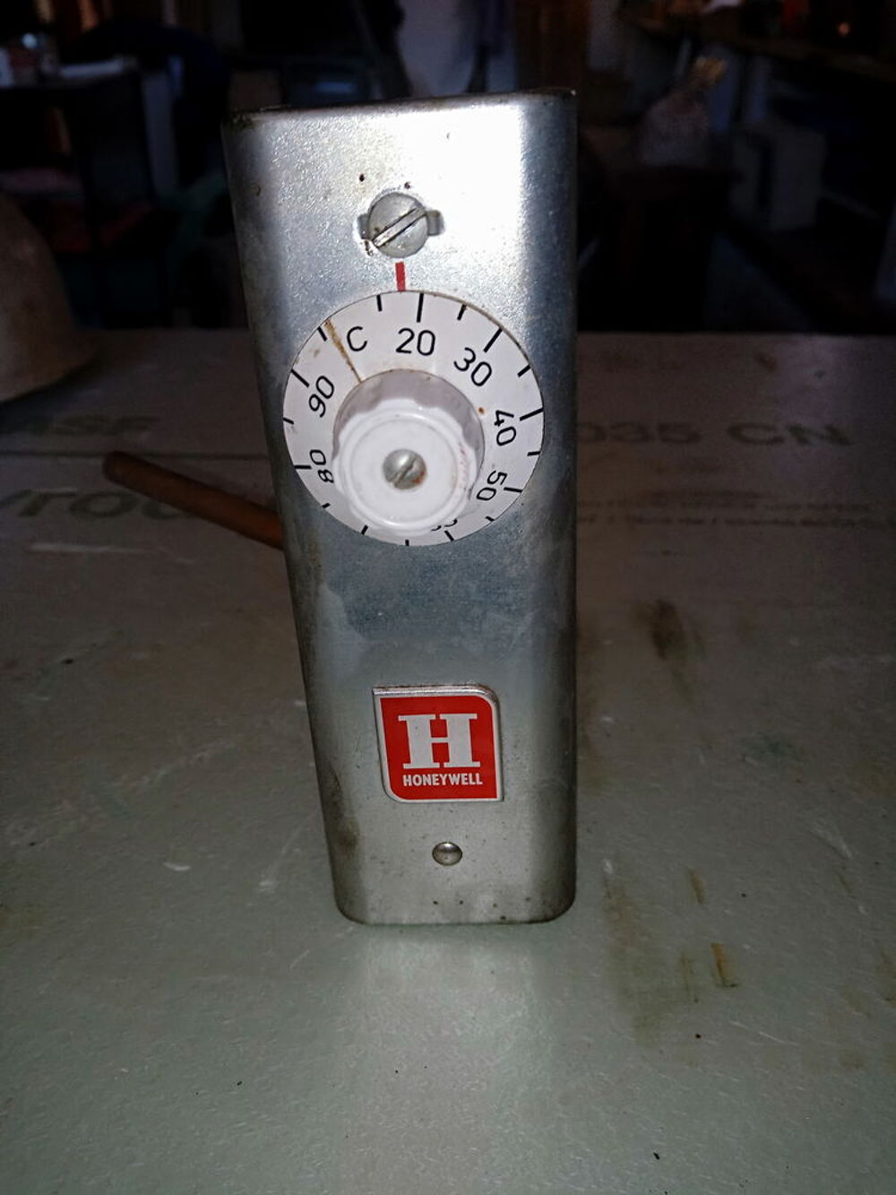 Thermostat d'applique a bulbe marque HONNEWEL Bricolage
