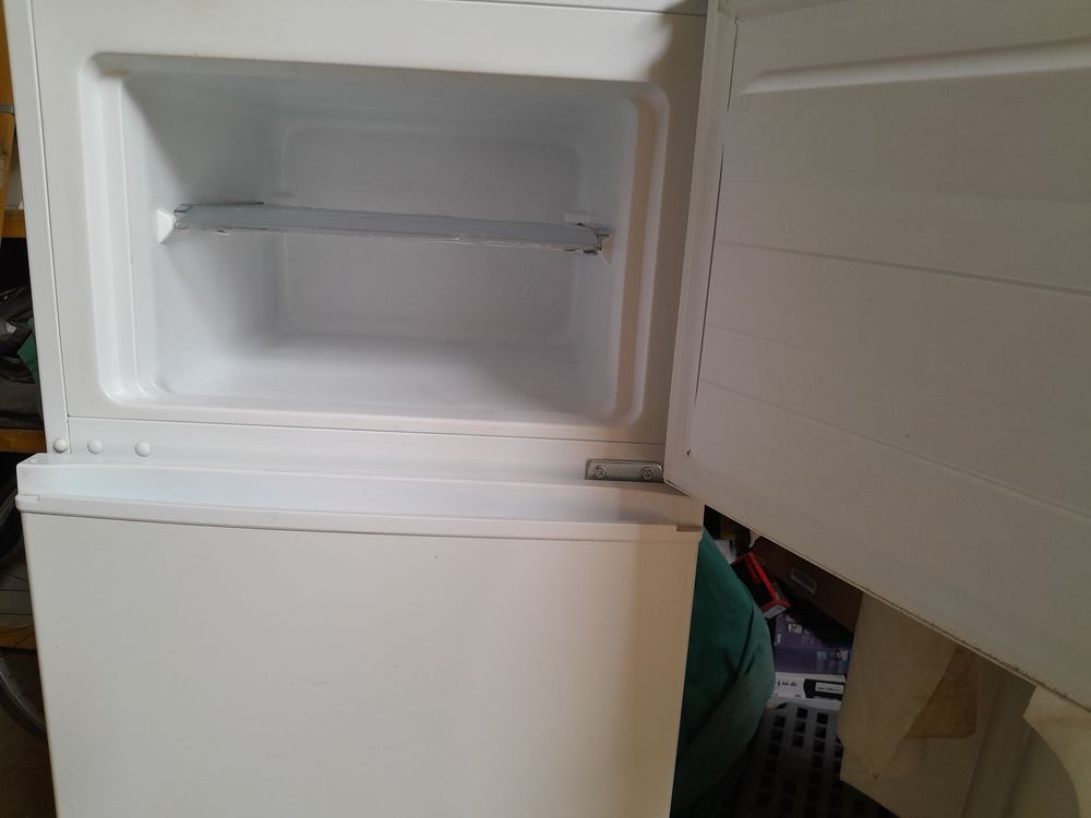 R&eacute;frig&eacute;rateur cong&eacute;lateur 210 litres Electroménager