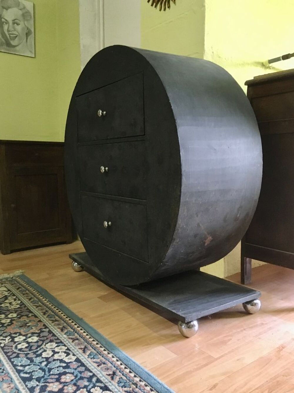 Commode ronde en fer Meubles