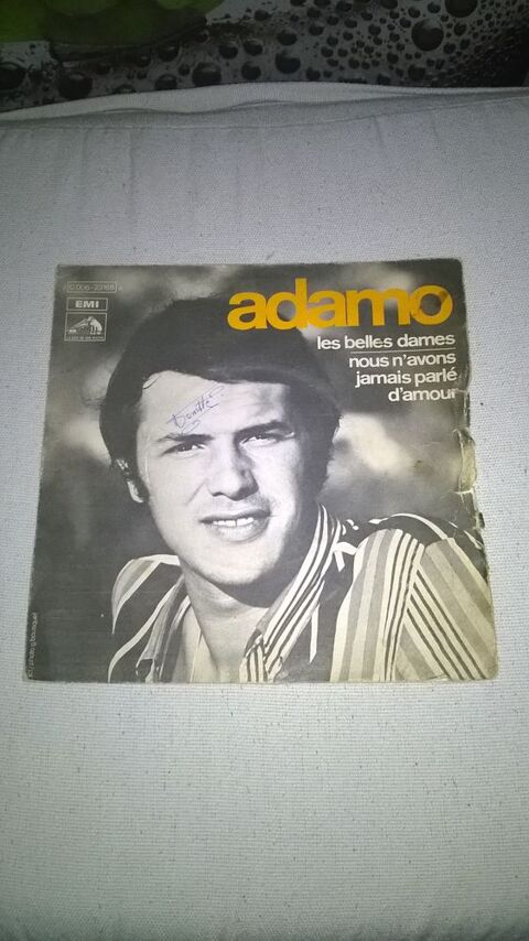 Vinyle 45 T  Adamo 
Les Belles Dames 
1970
Etat moyen
Le 3 Talange (57)