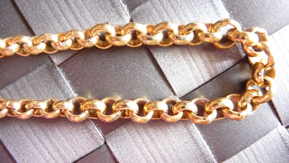 Collier ras de cou plaqu&eacute; or Bijoux et montres