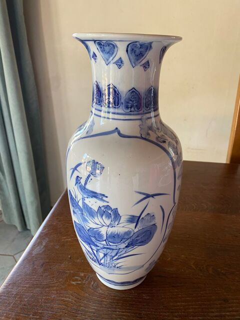 Vase en porcelaine bleu  40 Mittainvilliers (28)