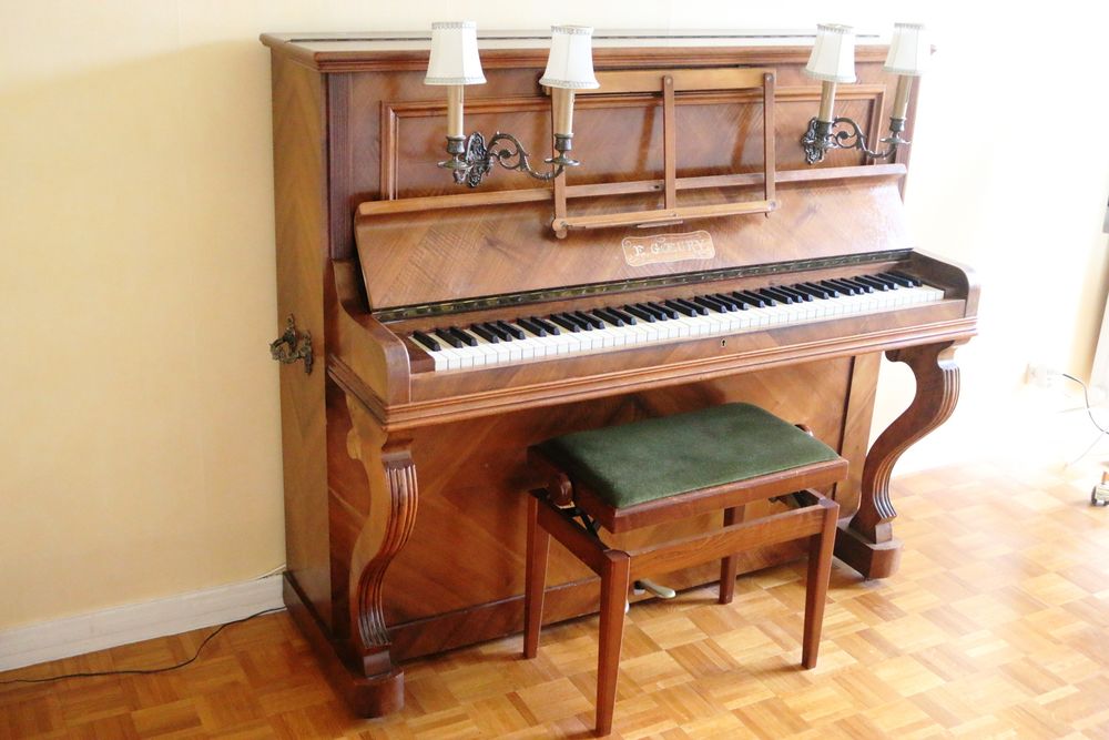 Piano droit ancien Instruments de musique