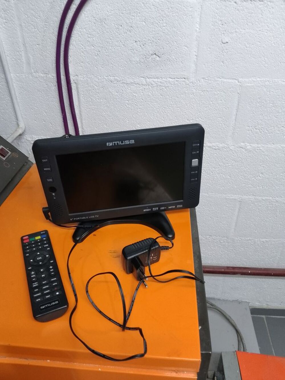 T&eacute;l&eacute;vision 9" Photos/Video/TV