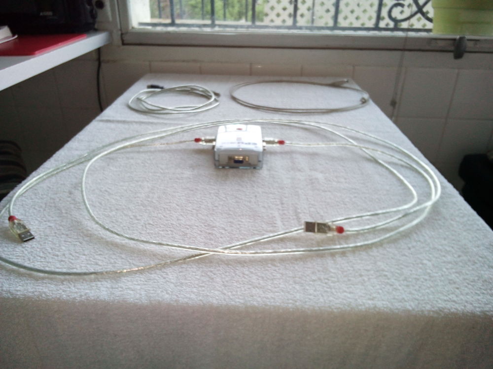 Boitier pour commander 2 &agrave; 3 PC : Matériel informatique