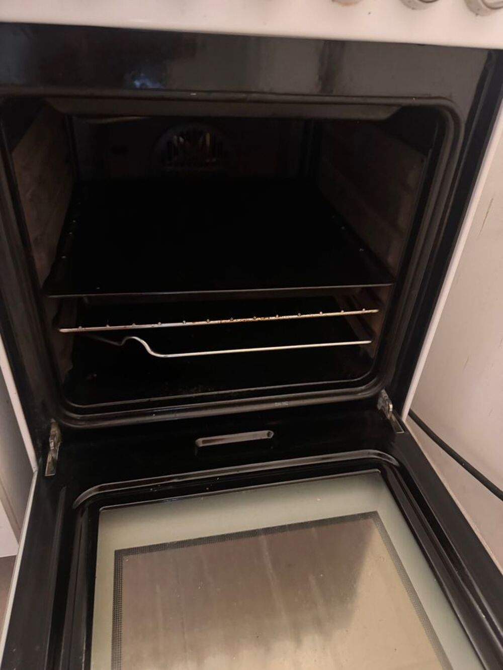 Cuisini&egrave;re &eacute;lectrique Indesit vitroc&eacute;ramique 4 foyers + four Electroménager