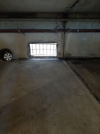  Parking / Garage à louer 14 m²