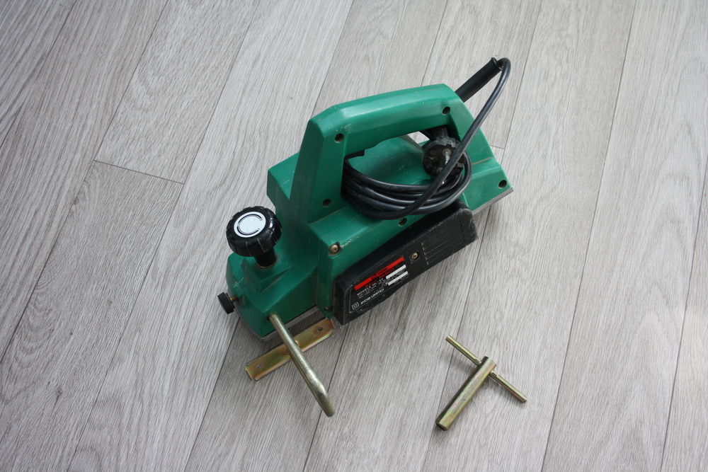 Rabot &eacute;lectrique Bricolage