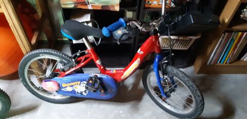 Vélo enfant rouge et bleu  0 Sévérac-d'Aveyron (12)