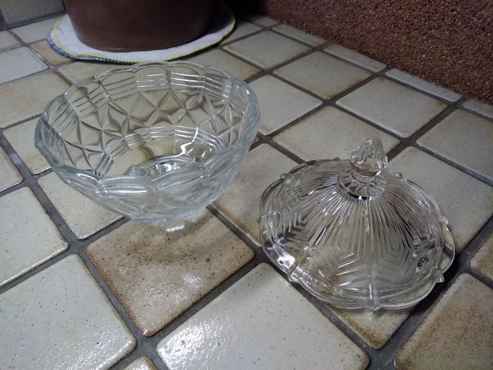 Sucrier rond VINTAGE ann&eacute;es 50/60 en verre blanc Décoration