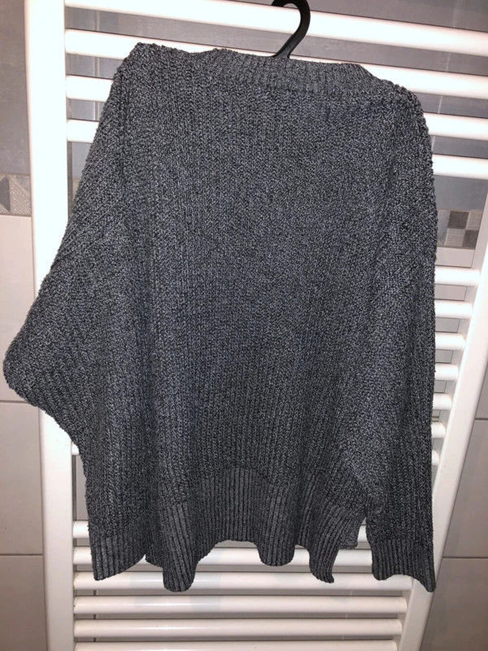 Pull Jennyfer taille S en parfait &eacute;tat &agrave; 8 euros
Vêtements