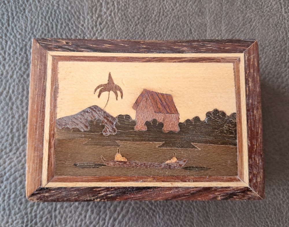 bo&icirc;te en bois et marqueterie Décoration