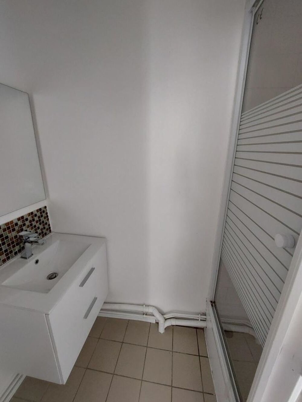 Location Appartement Studio fond de cour - Secteur Laon Reims