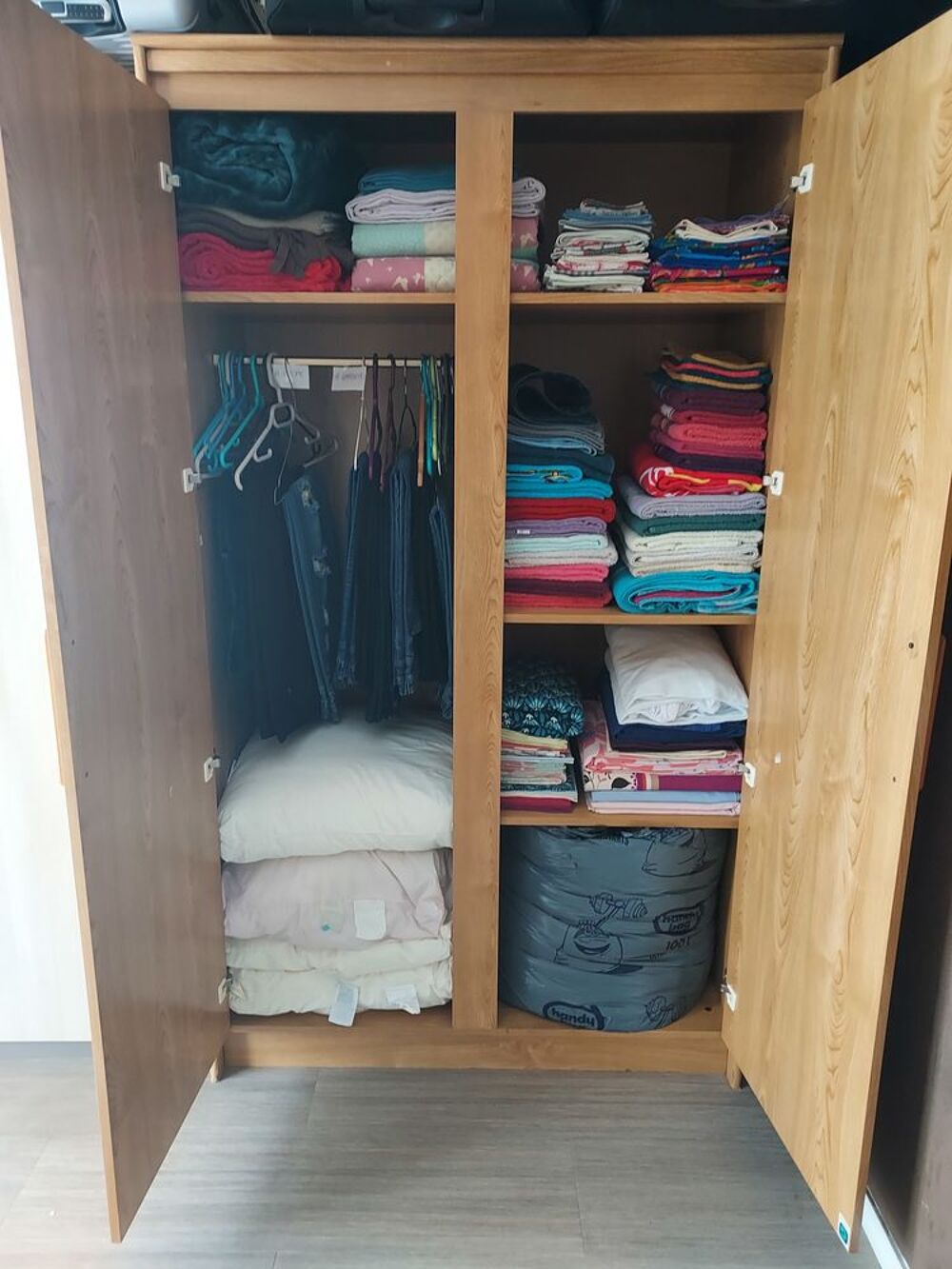 : Armoire/ penderie en bois marron 90€ Meubles