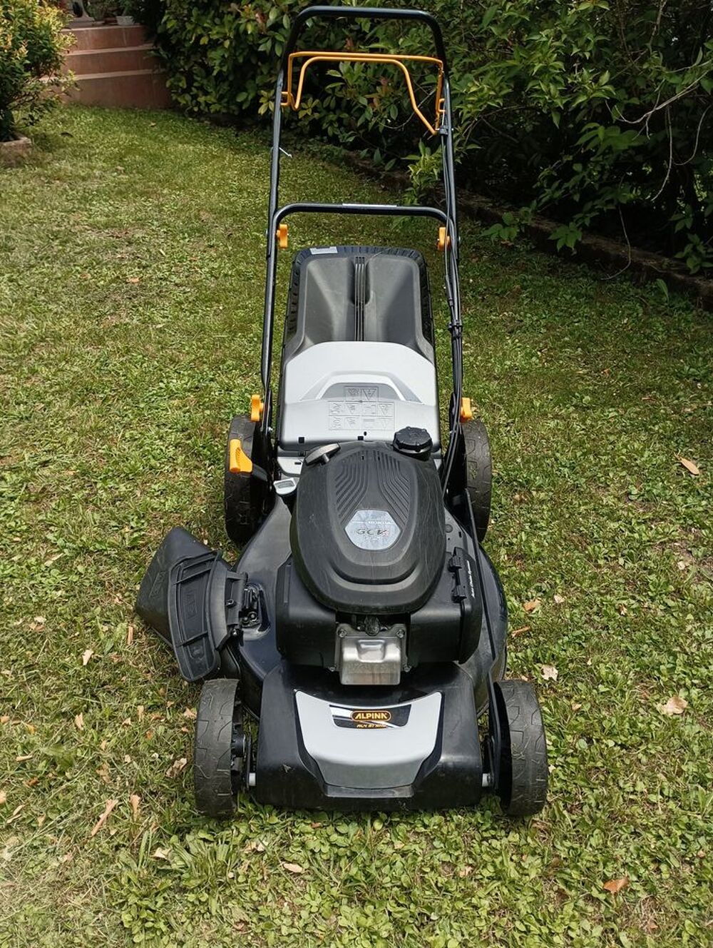 Tondeuse &agrave; gazon Autotract&eacute;e . ALPINA . Jardin