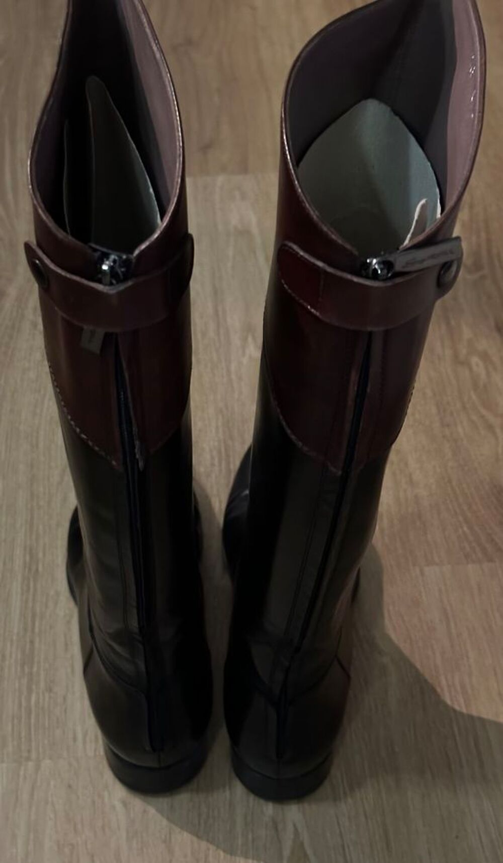 Bottes cavali&egrave;res en cuir noir et fauve Chaussures