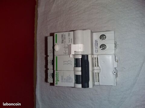 SCHNEIDER Disjoncteur diffrentiel 30mA AC 26509 2P C60N C16 39 Serres-Castet (64)