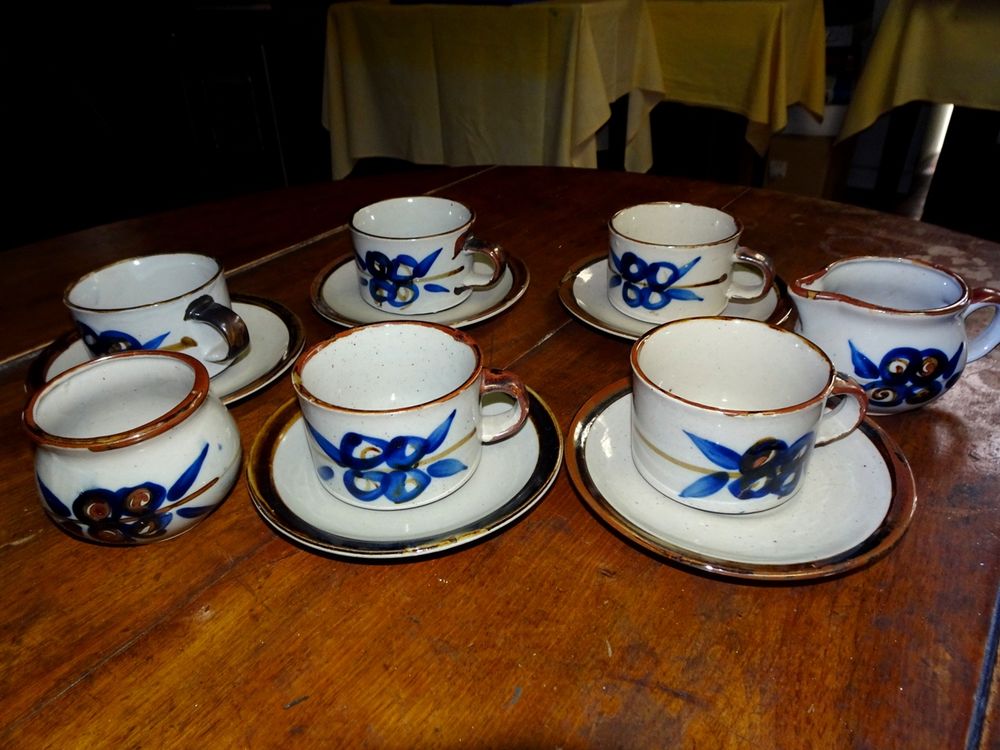 Service th&eacute; caf&eacute; 5 tasses sous tasses pot lait sucre Décoration